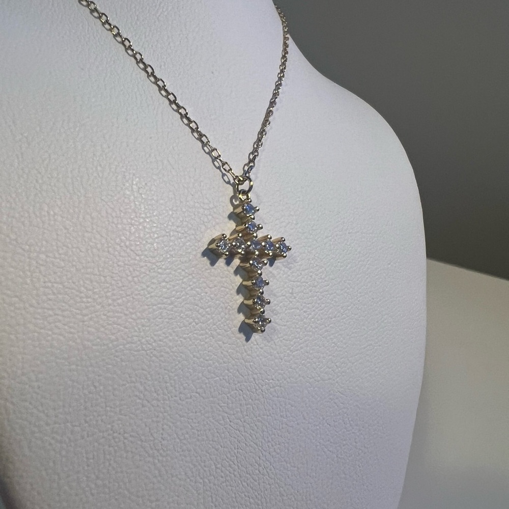 Elegant 925 Silver Cross Pendant Necklace